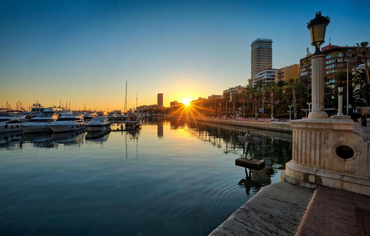 Ap Hotel Navas Alicante Bagian luar foto